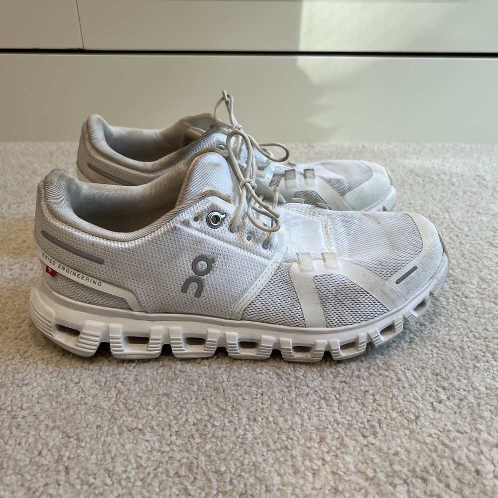 On Cloud 6 Womens Size 7 White Low Top Everyday Running Sneakers Athleisure
